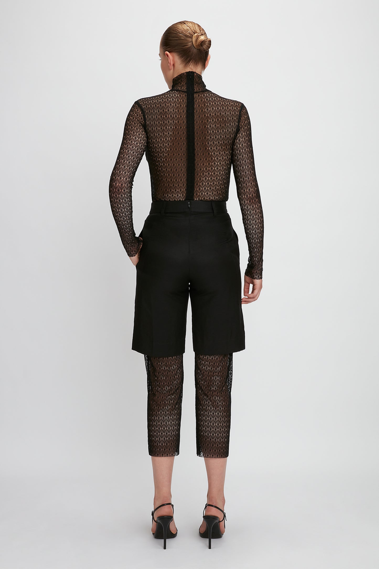 LONG-SLEEVED TURTLENECK TOP