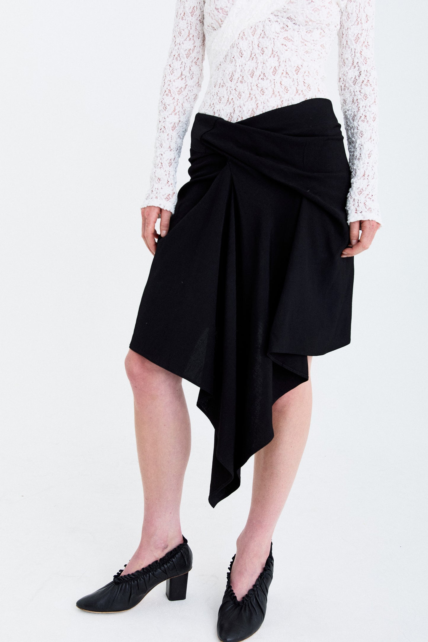 ASYMMETRICAL TWISTED-KNOT STRUCTURED SKIRT