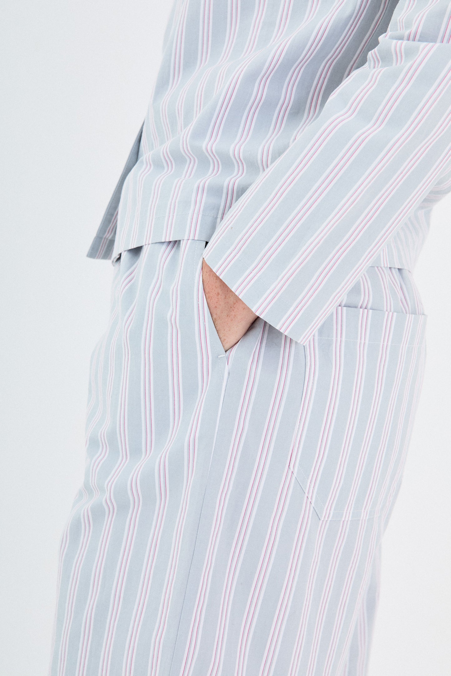 STONEWASHED STRIPED ELASTIC SHORTS