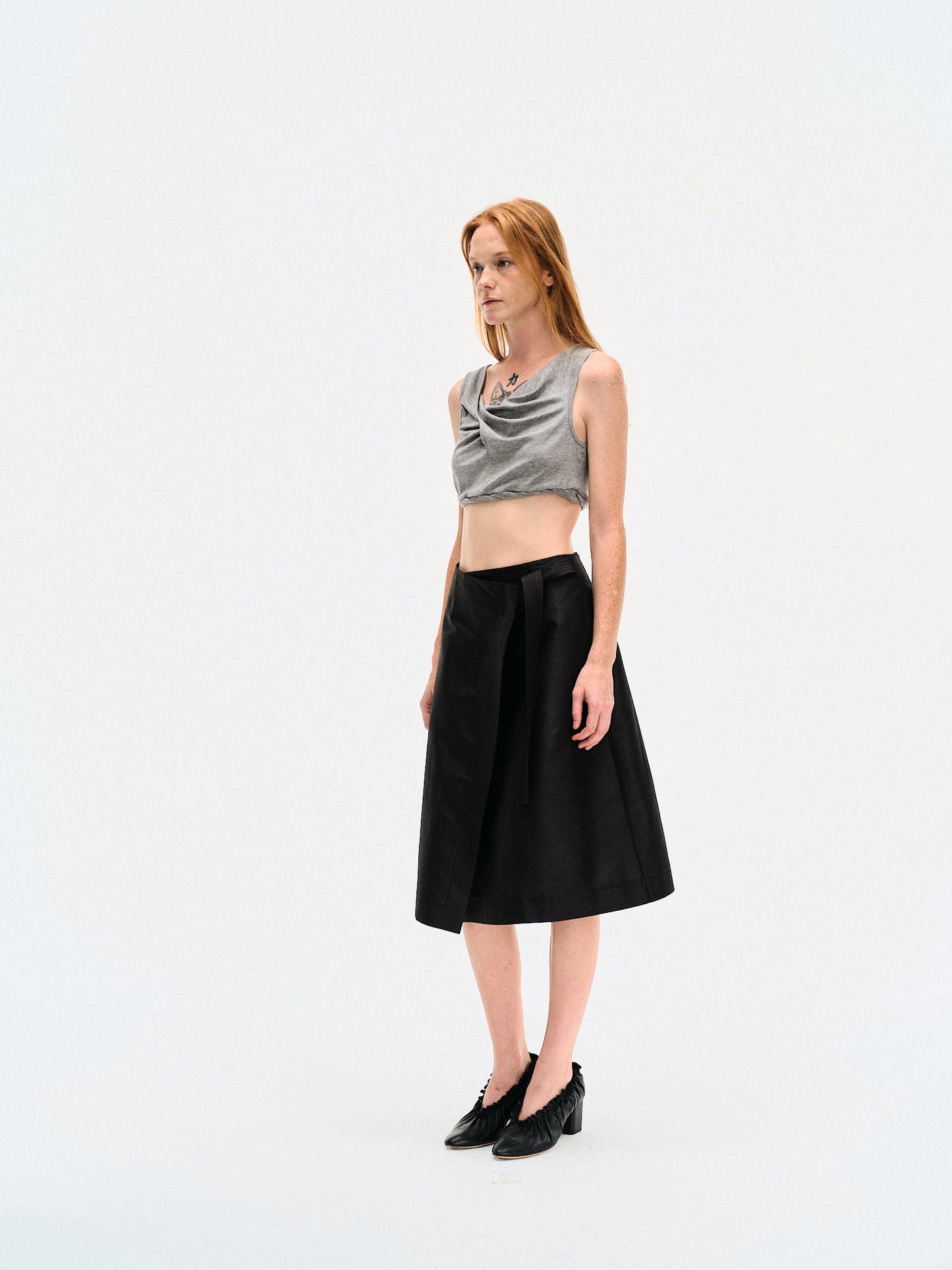 HEATHER GREY TWISTED FRONT JERSEY CROP TOP