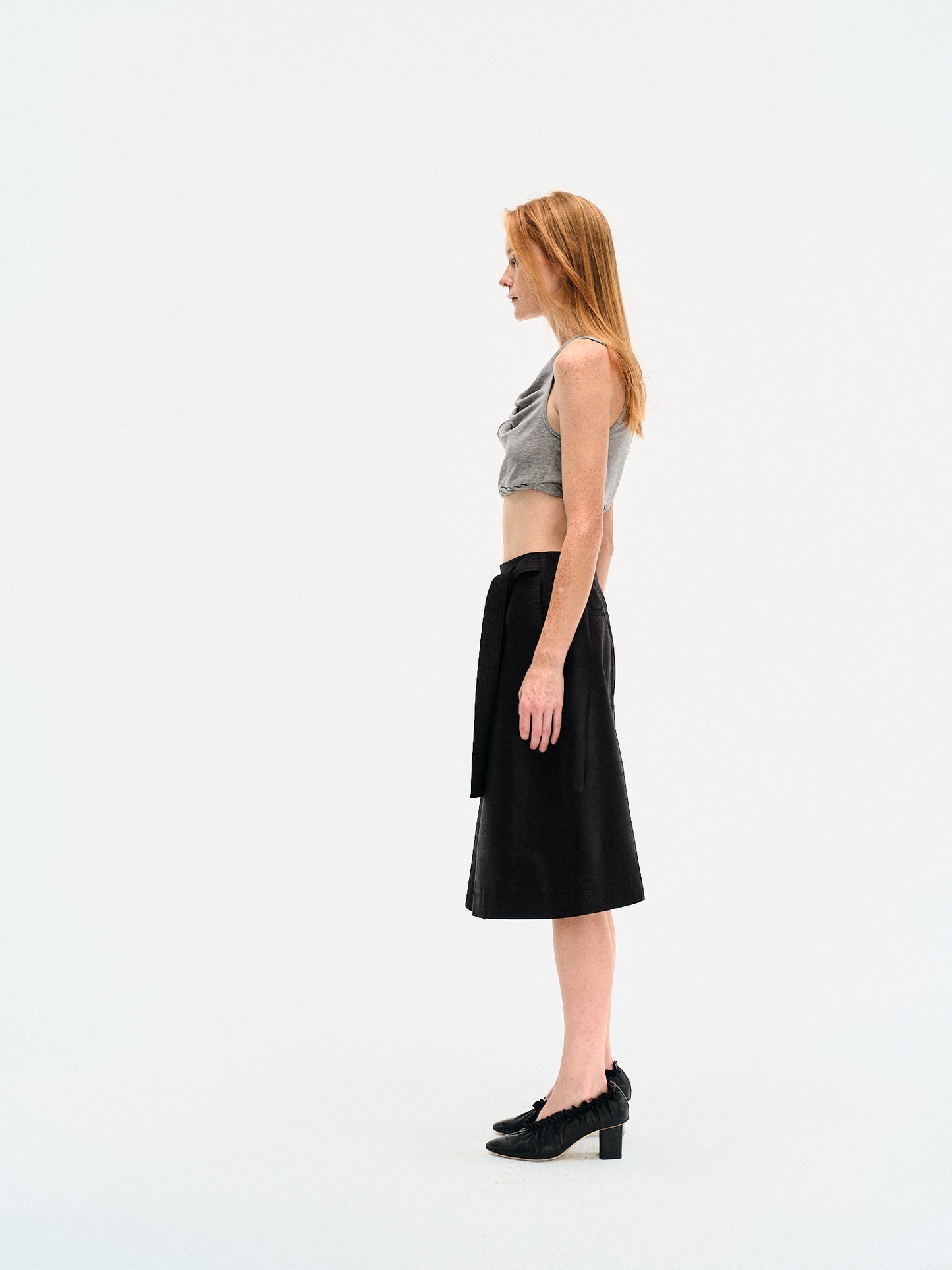 HEATHER GREY TWISTED FRONT JERSEY CROP TOP