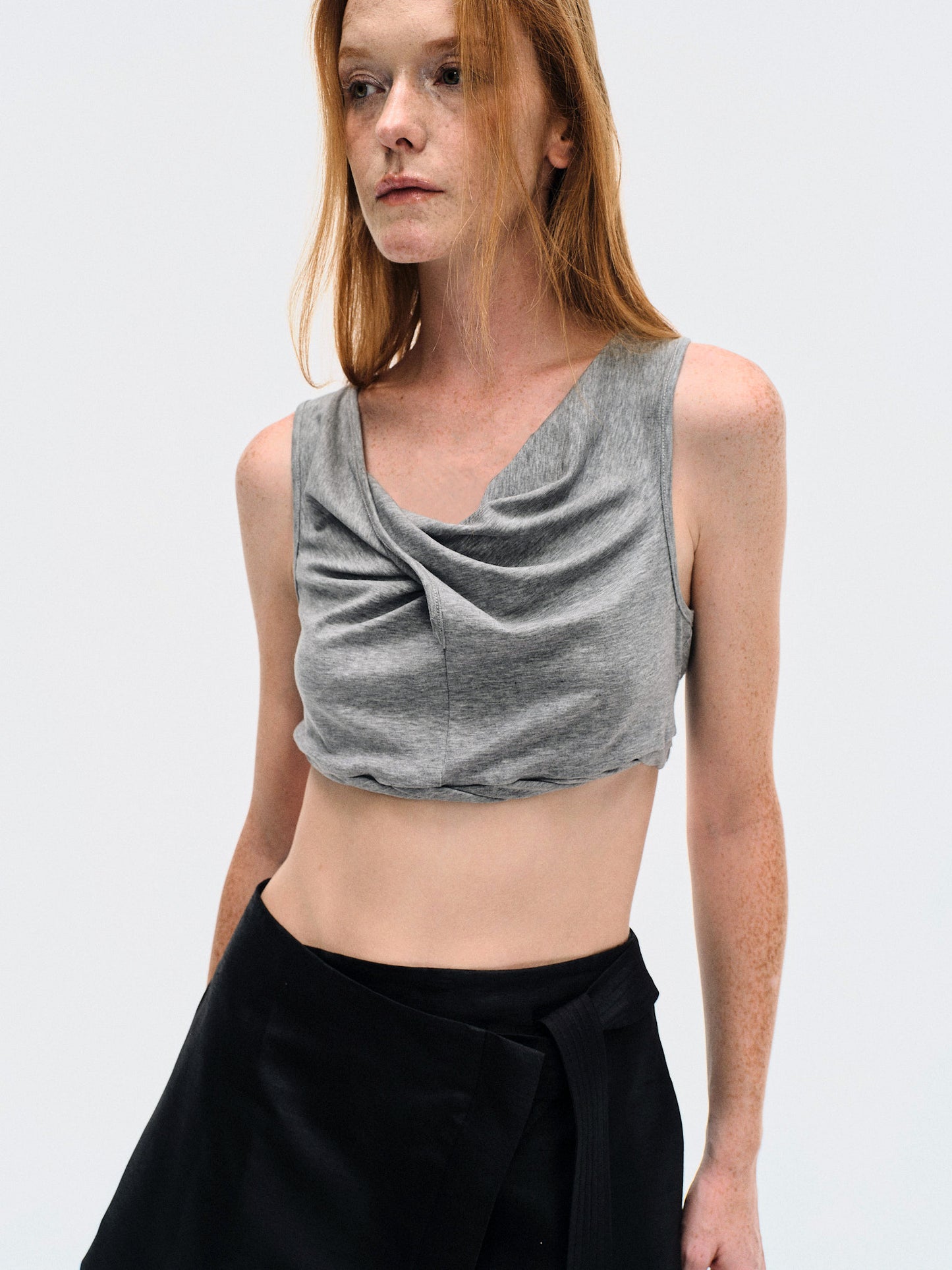 HEATHER GREY TWISTED FRONT JERSEY CROP TOP