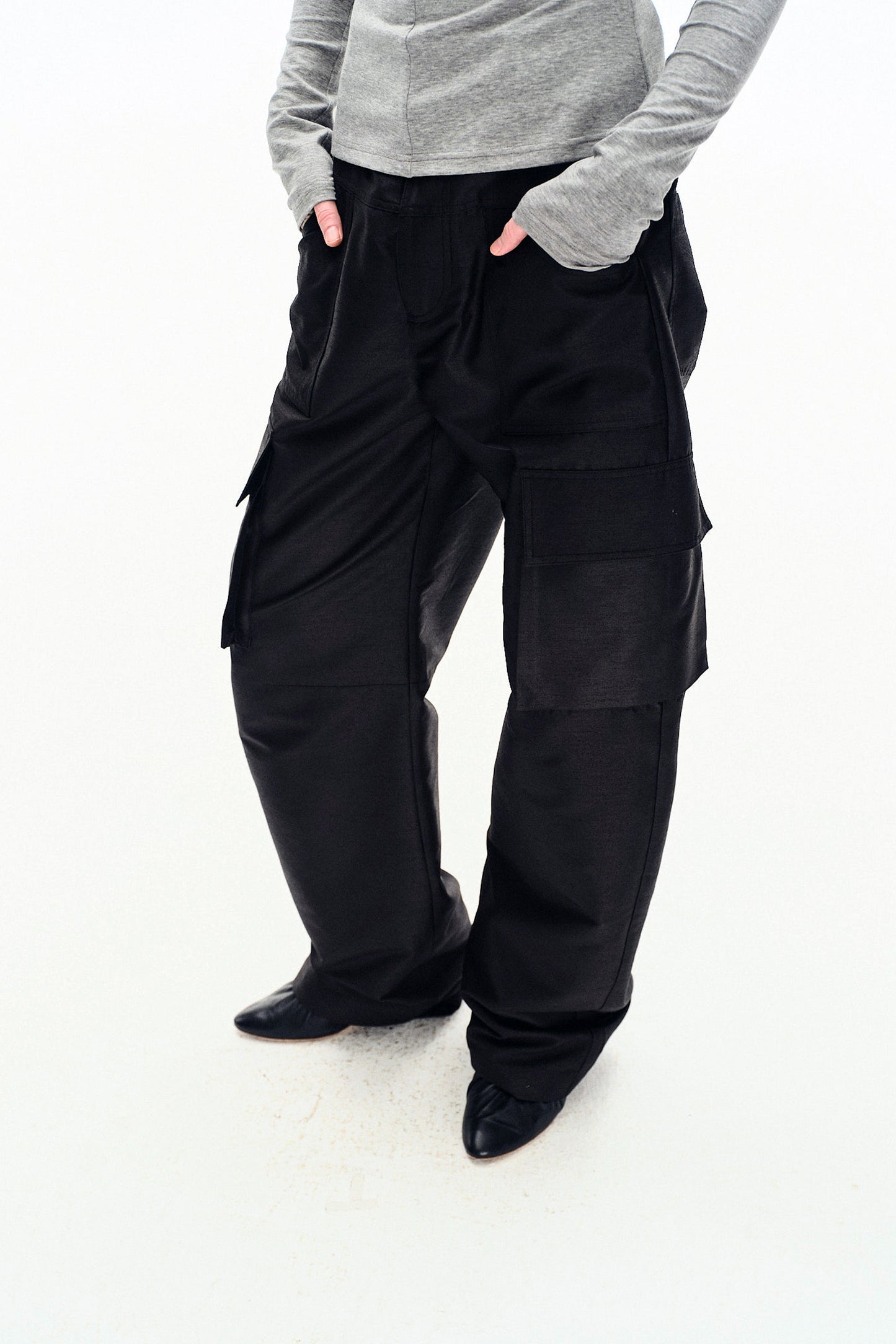 BLACK SATIN-FINISH CARGO TROUSERS