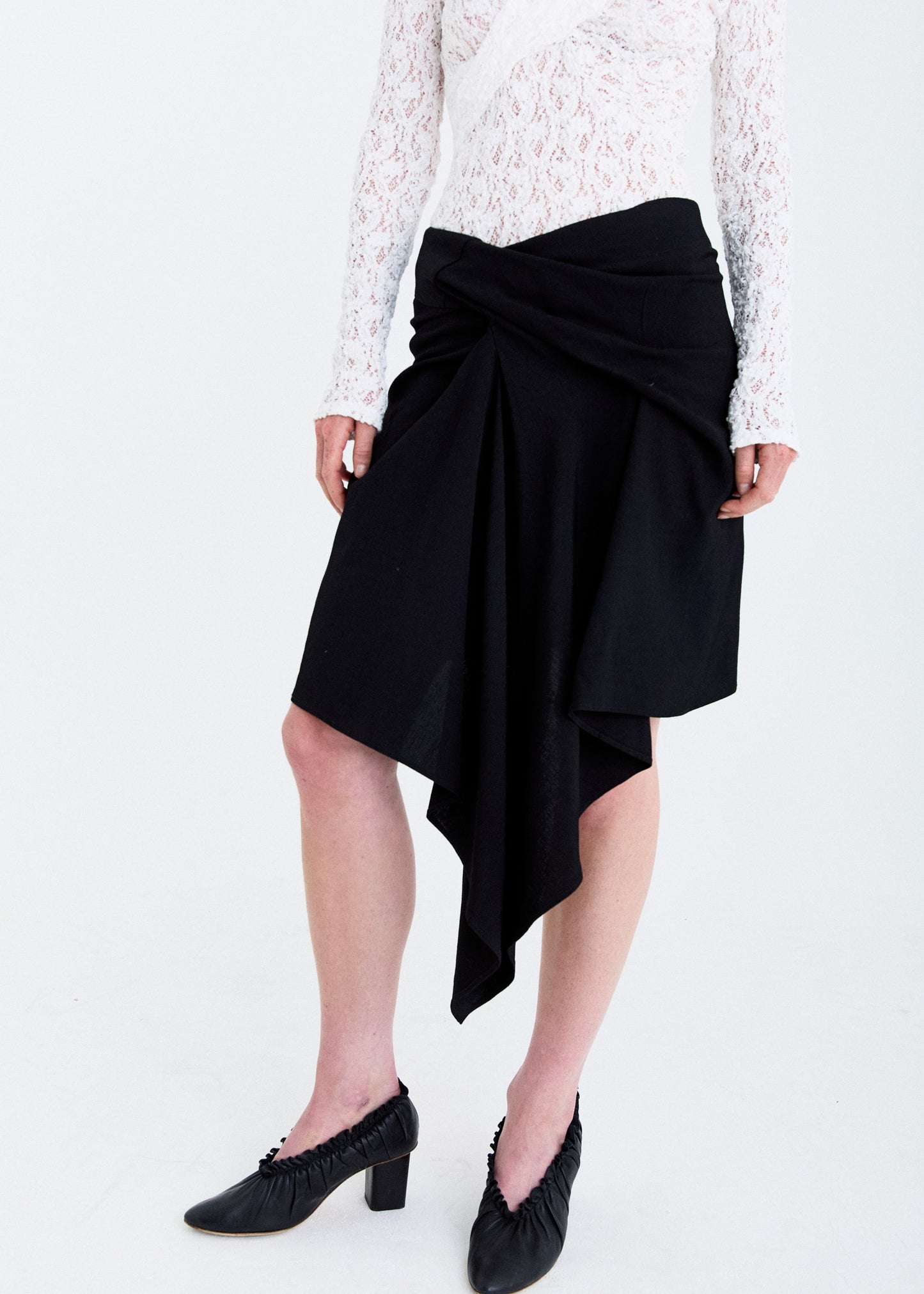 ASYMMETRICAL TWISTED-KNOT STRUCTURED SKIRT
