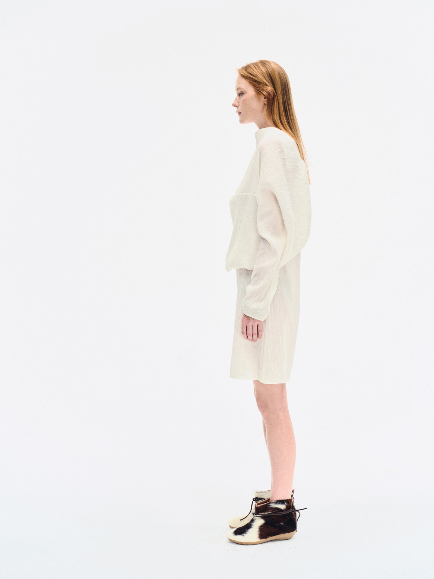 WHITE WRINKLE-TEXTURED REVERSIBLE TOP