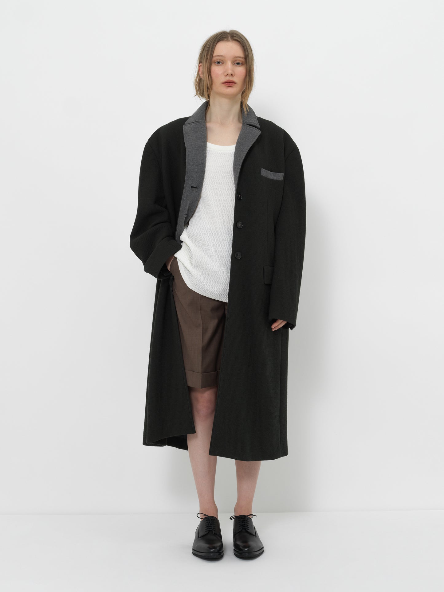 LONG COAT WITH CONTRAST COLLAR IN BLACK