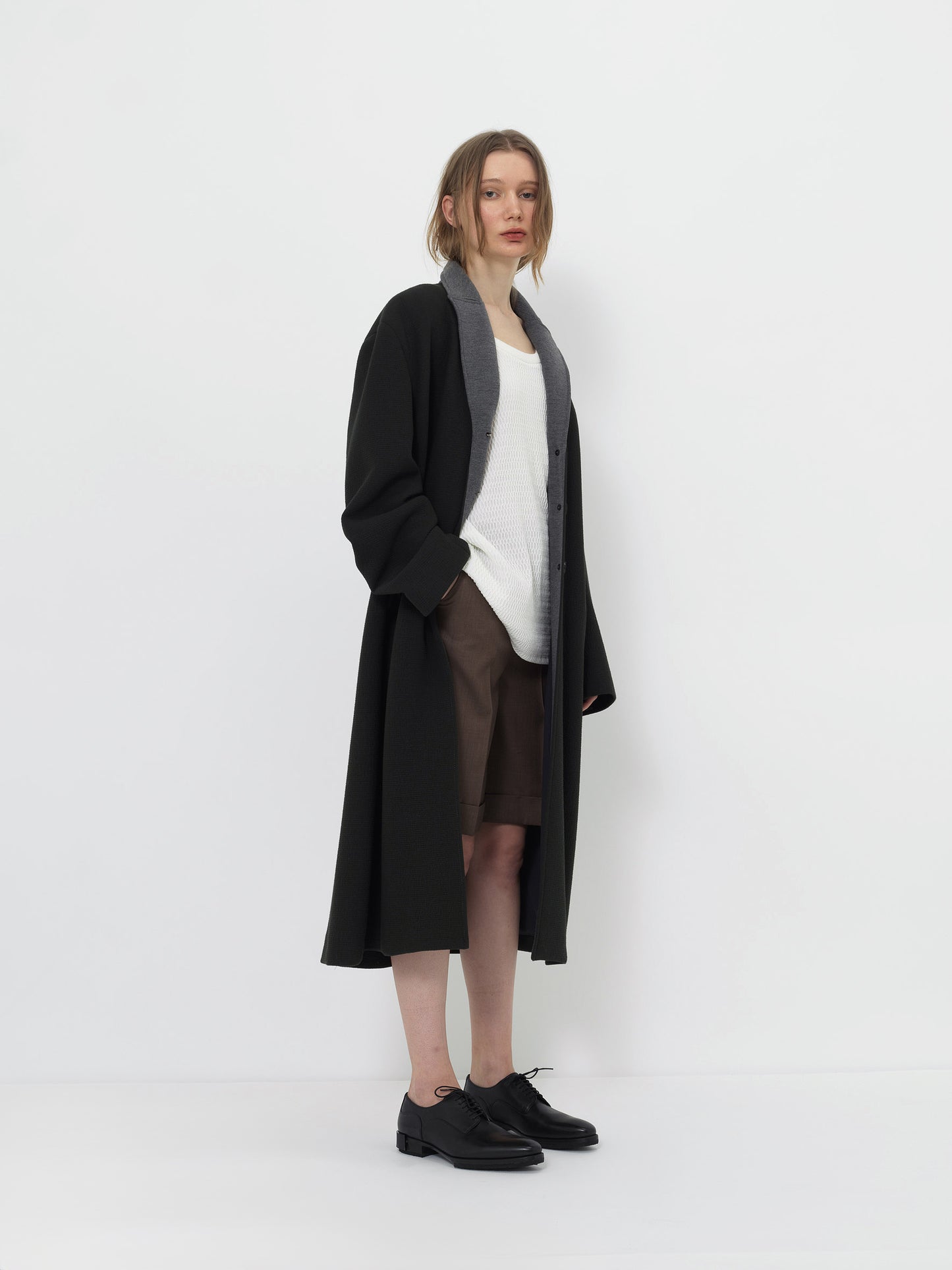 LONG COAT WITH CONTRAST COLLAR IN BLACK