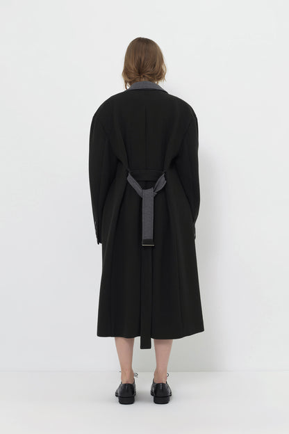 LONG COAT WITH CONTRAST COLLAR IN BLACK
