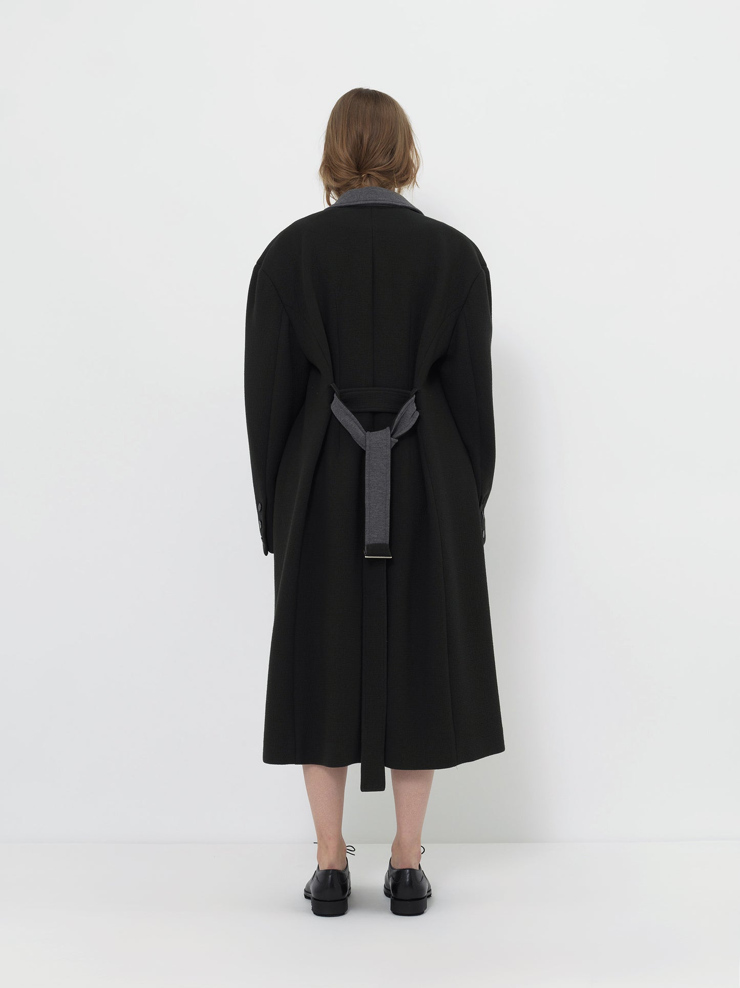 LONG COAT WITH CONTRAST COLLAR IN BLACK