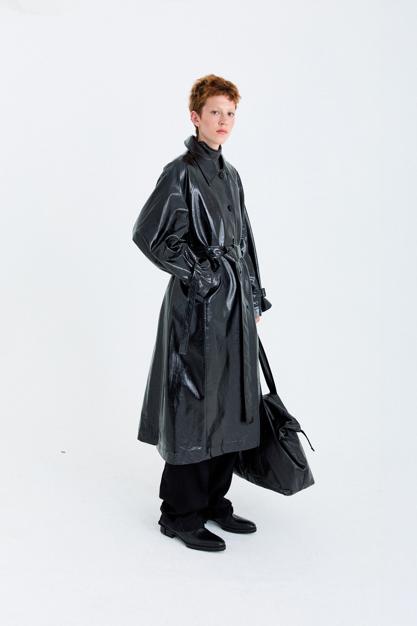 GLOSSY BALCK LONG TRENCH COAT