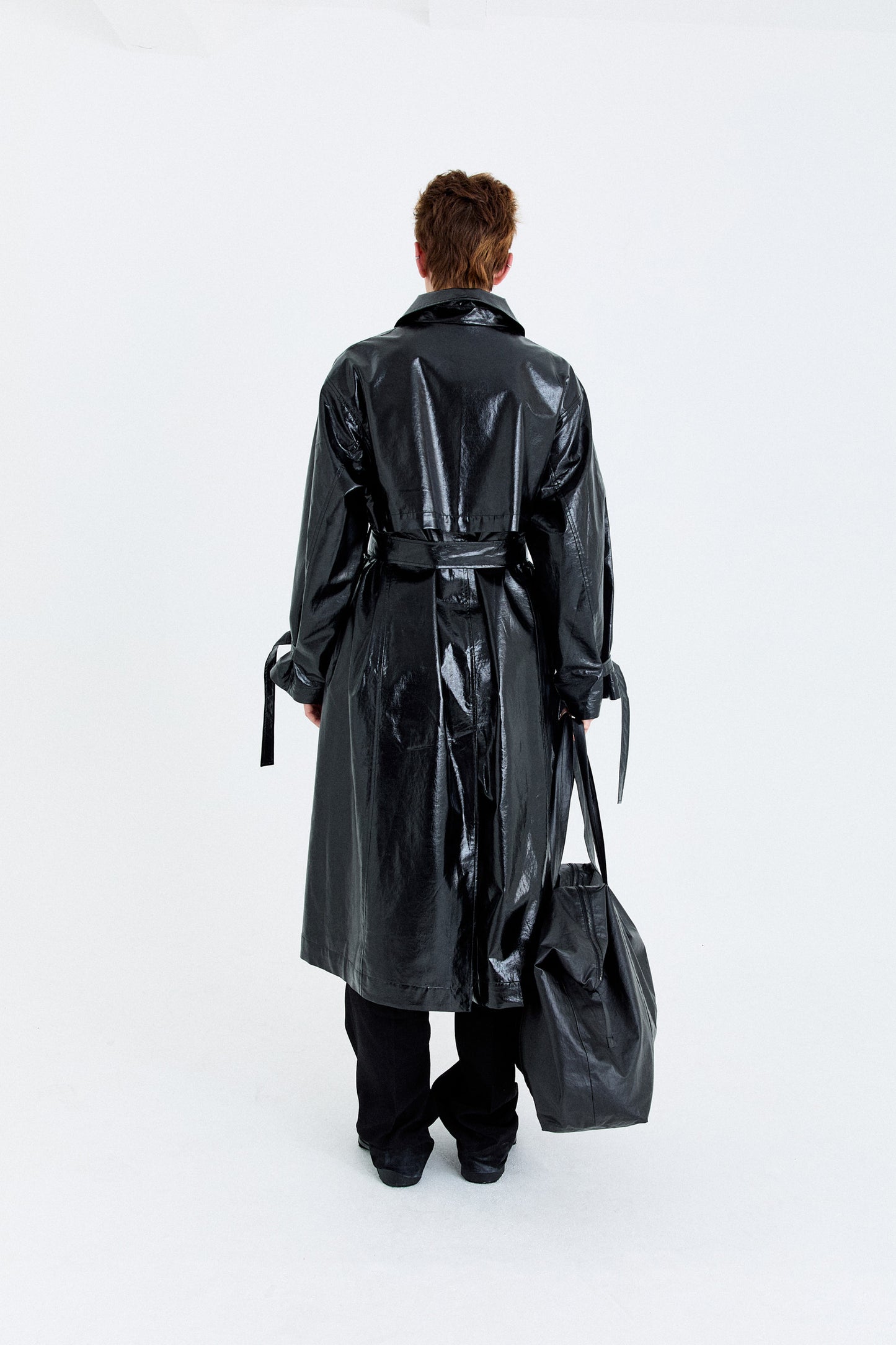 GLOSSY BALCK LONG TRENCH COAT
