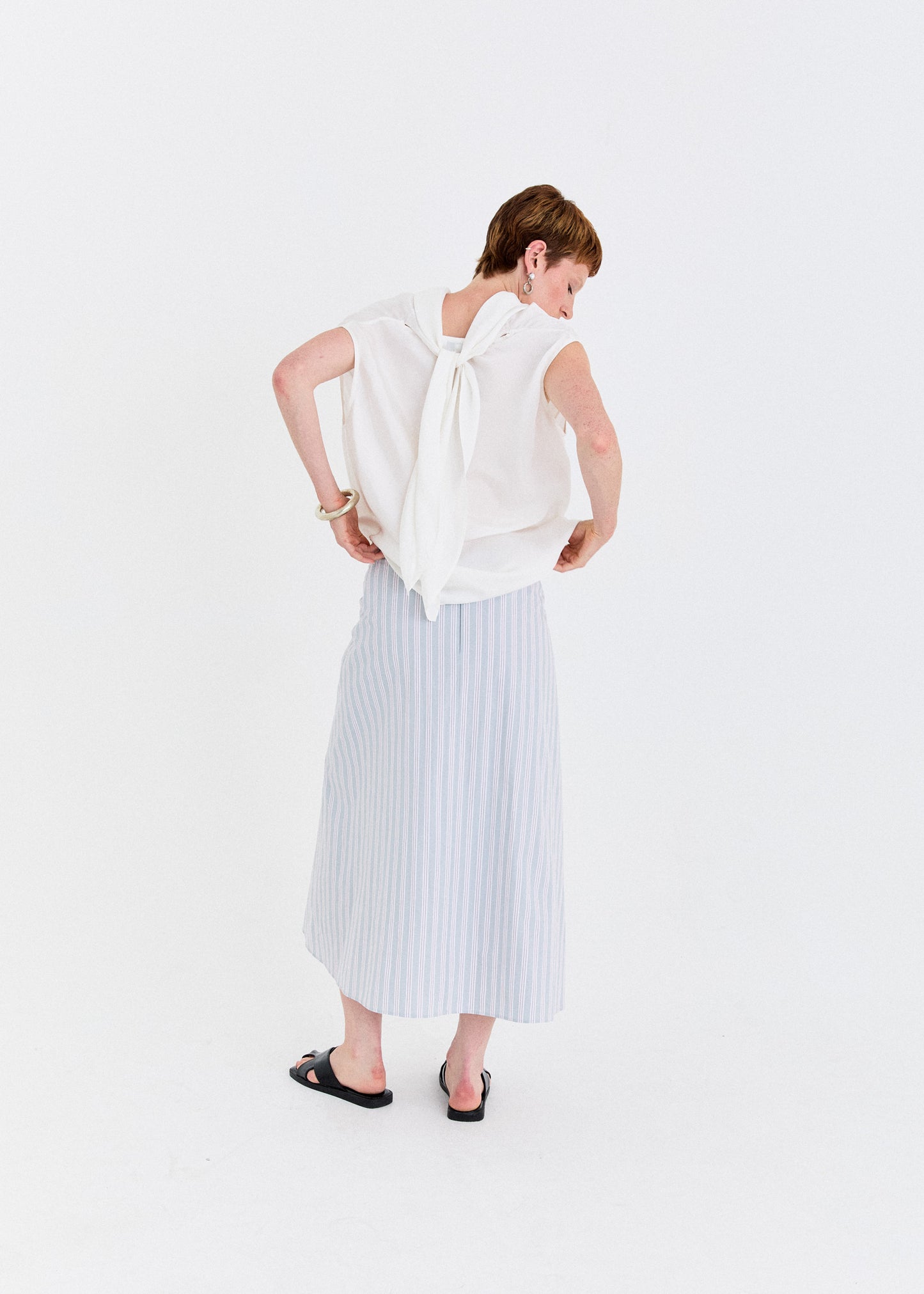 STONEWASHED COTTON TWILL TWISTED-PLEAT MIDI SKIRT