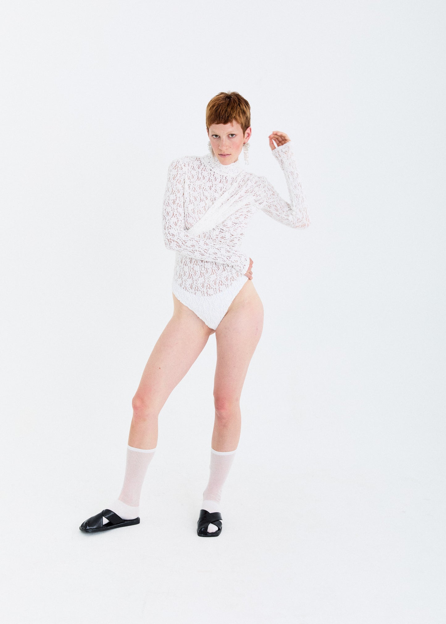 REVERSIBLE TWISTED-KNOT TOP