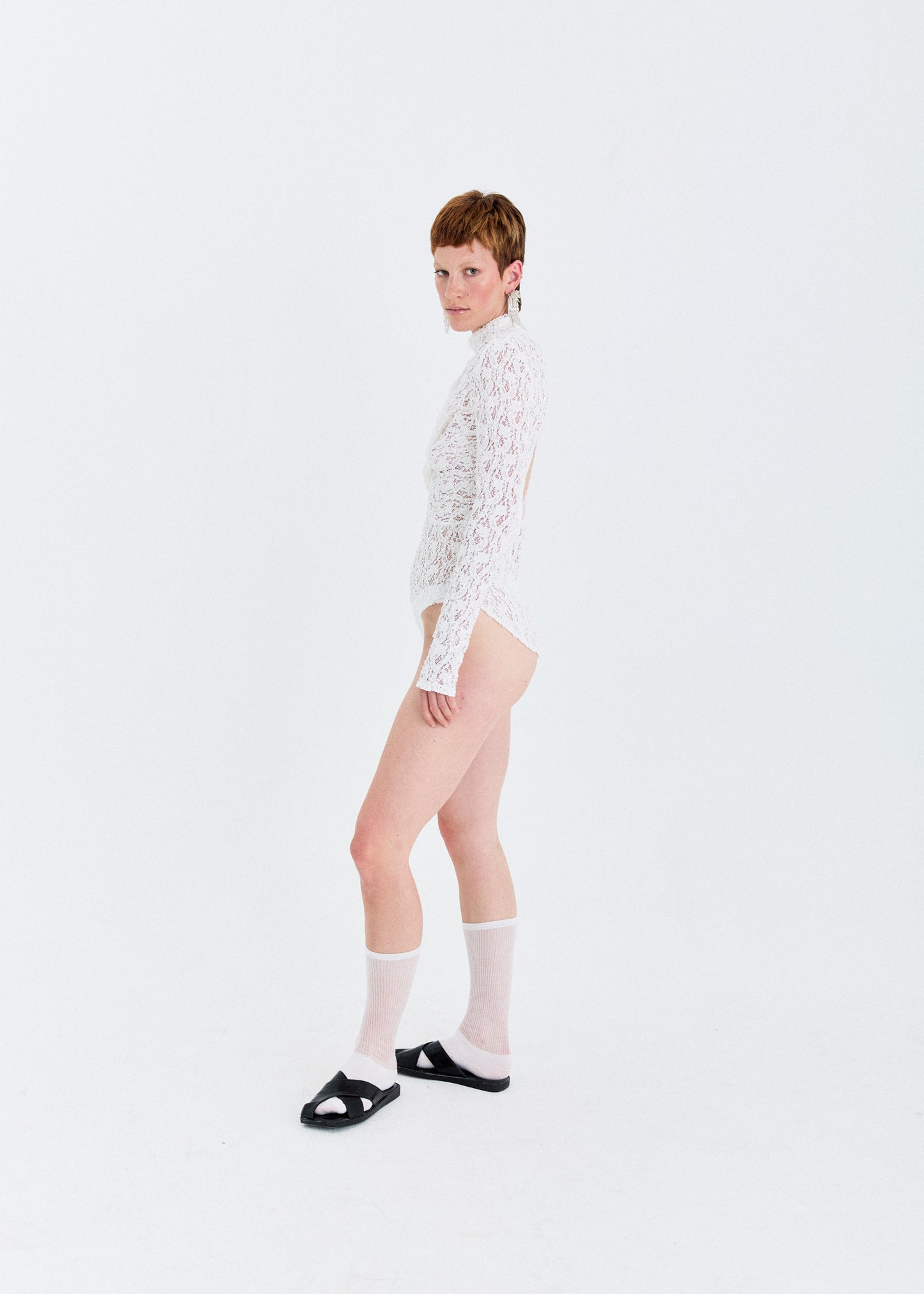 REVERSIBLE TWISTED-KNOT TOP