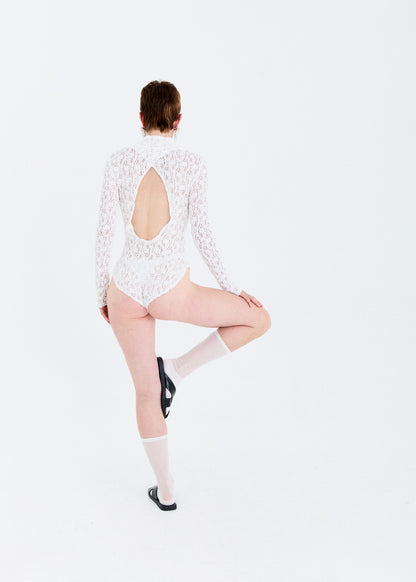 REVERSIBLE TWISTED-KNOT TOP