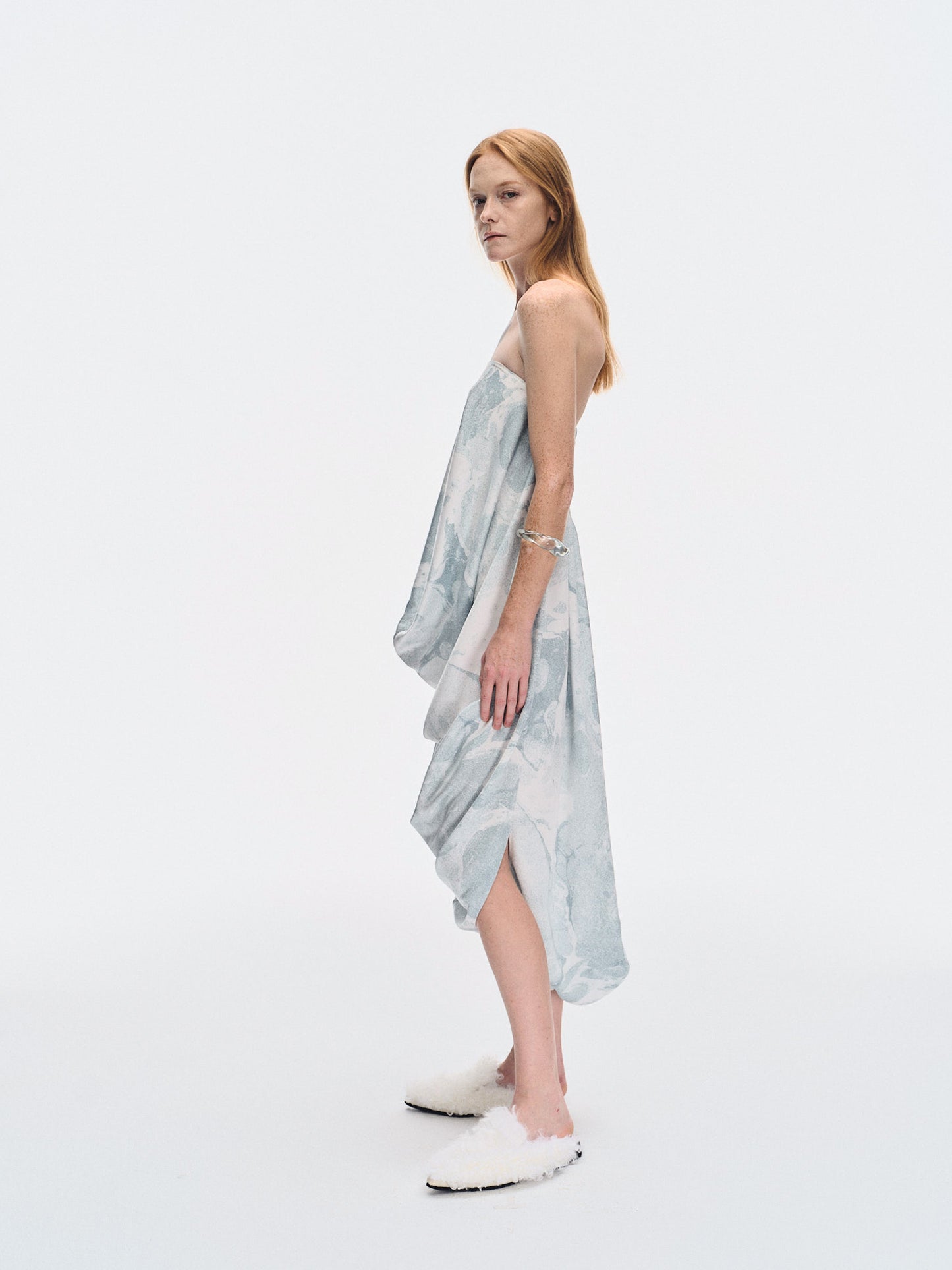 WATER LILY PRINTED STRAPLESS DRAPE DRESS