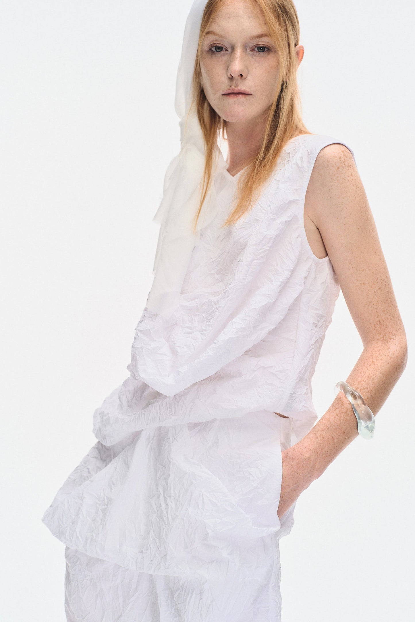 WHITE CRINKLED TEXTURE DRAPED MIDI SKIRT