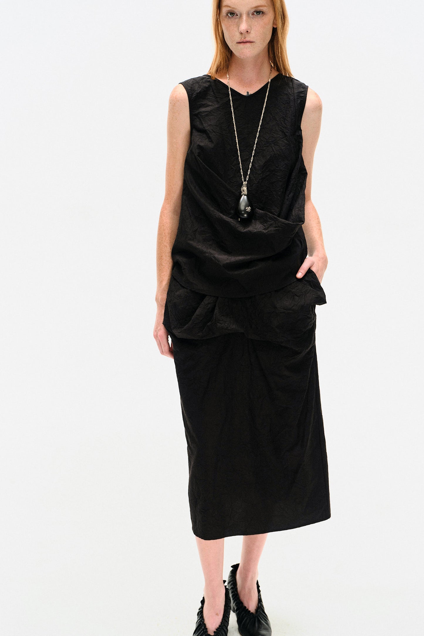 BLACK WRINKLED TEXTURE SKIRT