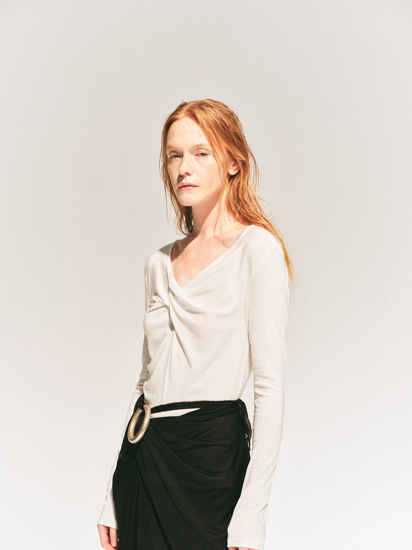 WHITE TWISTED LONG JERSEY SLEEVE TOP