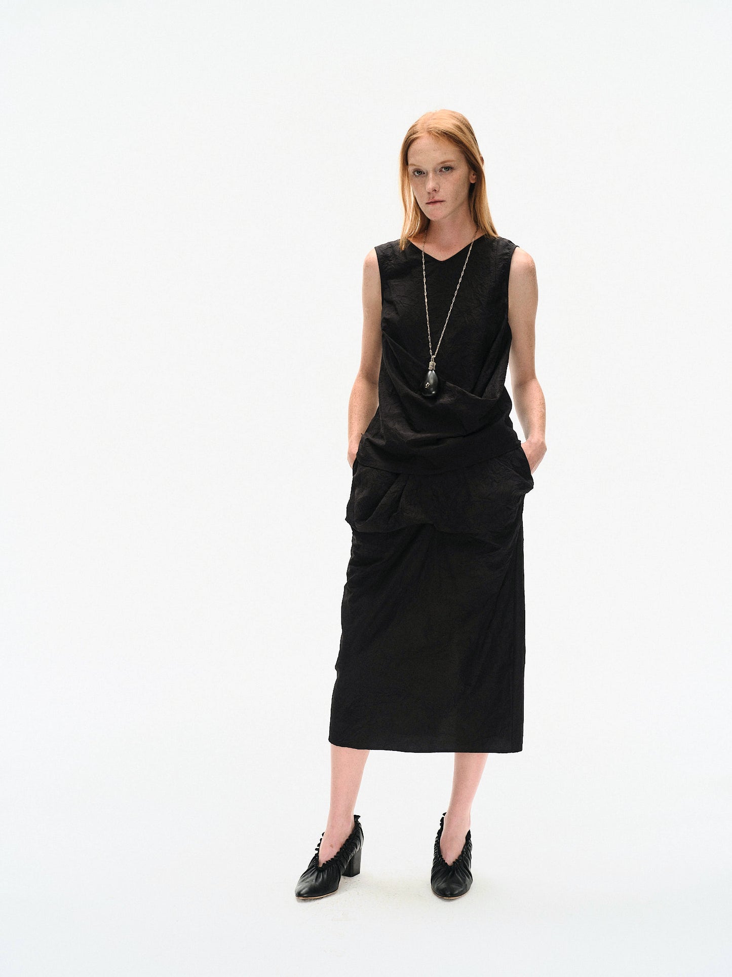 BLACK WRINKLED TEXTURE SKIRT